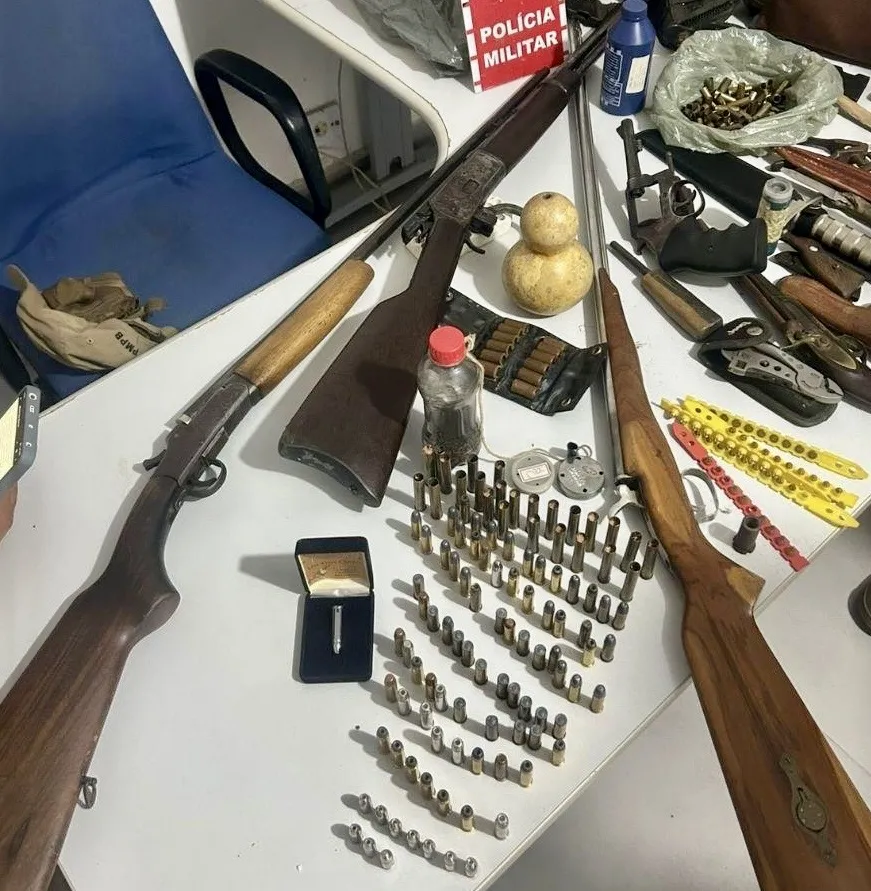 Polícia Militar prende procurado pela Justiça do Rio de Janeiro e apreende cinco armas em Cacimbas-PB
