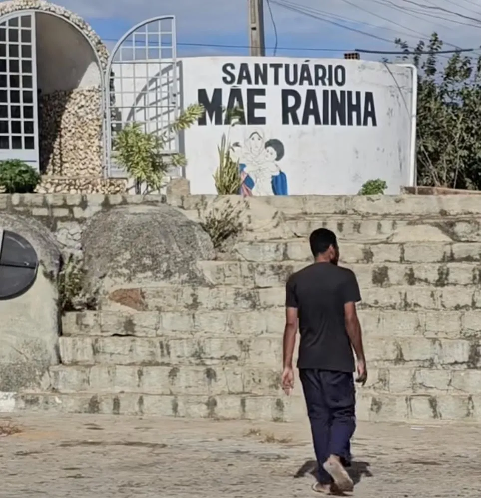 Homem é conduzido à delegacia após danificar imagem religiosa e resistir à abordagem em Teixeira